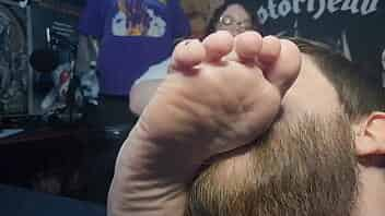 BBW ignoring Foot Sucking Toes and Licking Feet video