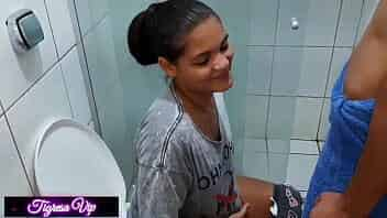 Ester fode com novinho no banheiro r libera o cusinho video