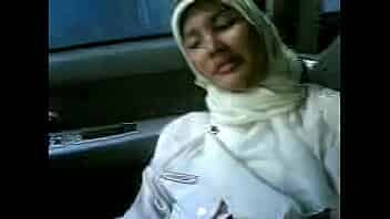 jilbab mobil hot video